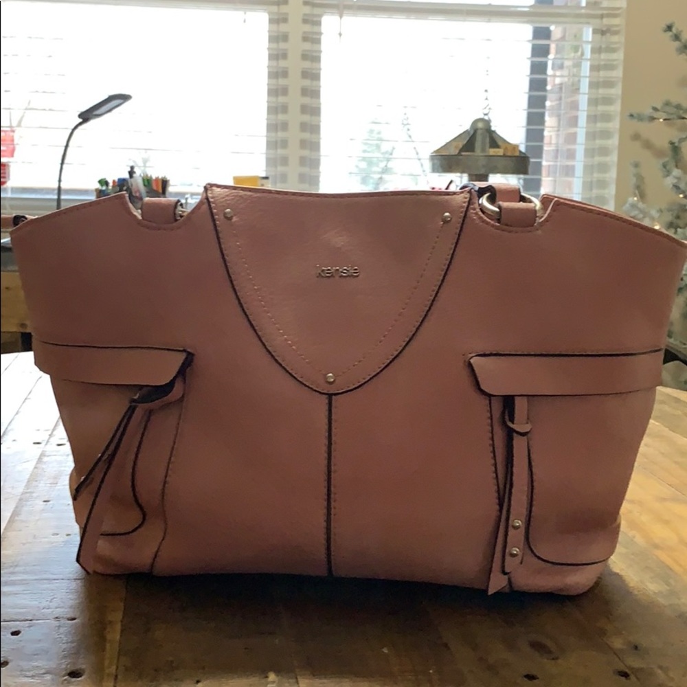 Gorgeous Kensie shoulder bag.